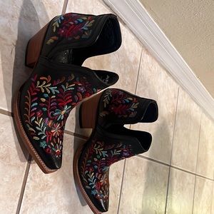 Floral Dixon embroidered cowboy booties by Ariat. Excellent condition